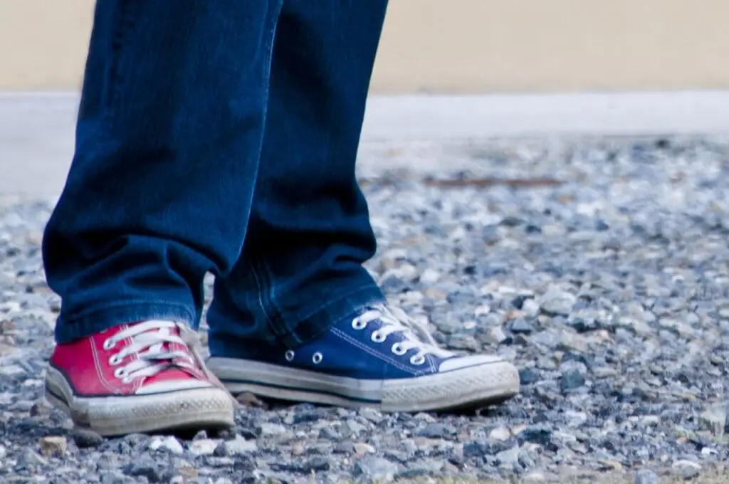 ¿Ideas extrañas y malestar social? Consulta con un Psicólogo Sanitario para el Tratamiento Esquizotípico de la Personalidad. Mejora tu interacción y bienestar.