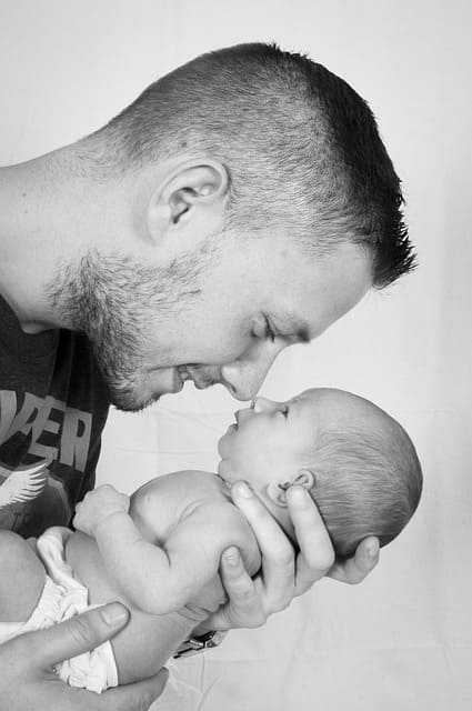 Terapia de familia psicologo para terapia familiar padre que necesita ayuda padre dando cariño a su hijo quiero arreglar las cosas en mi familia que hago